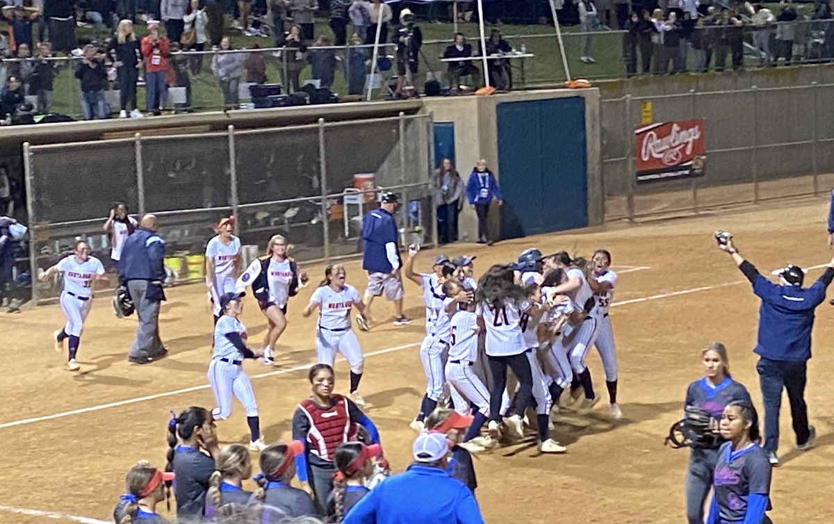 Eastvale Roosevelt Mustangs softball4